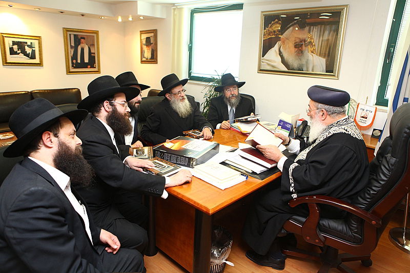 תיעוד: ראשי המדינה קיבלו מצות שמורות