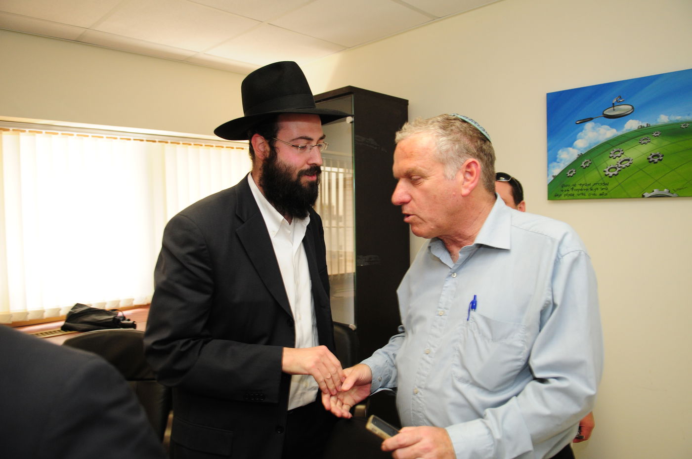 תיעוד: ראשי המדינה קיבלו מצות שמורות