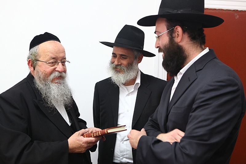 תיעוד: ראשי המדינה קיבלו מצות שמורות