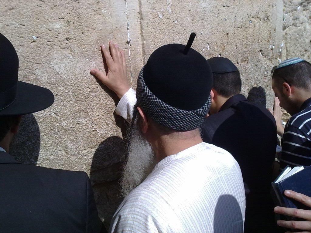 צפו בתמונות: הרב אמנון יצחק בכותל