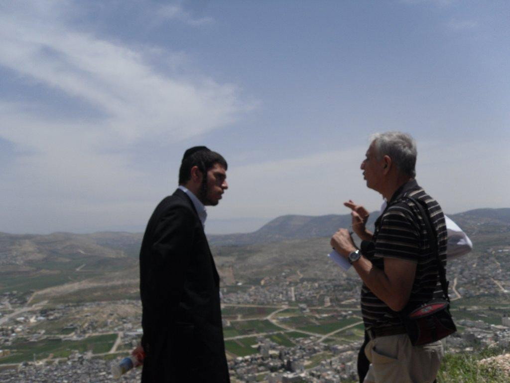 תמונות: ניצולי הפיגוע בקבר יוסף משחזרים עם נחום ברנע