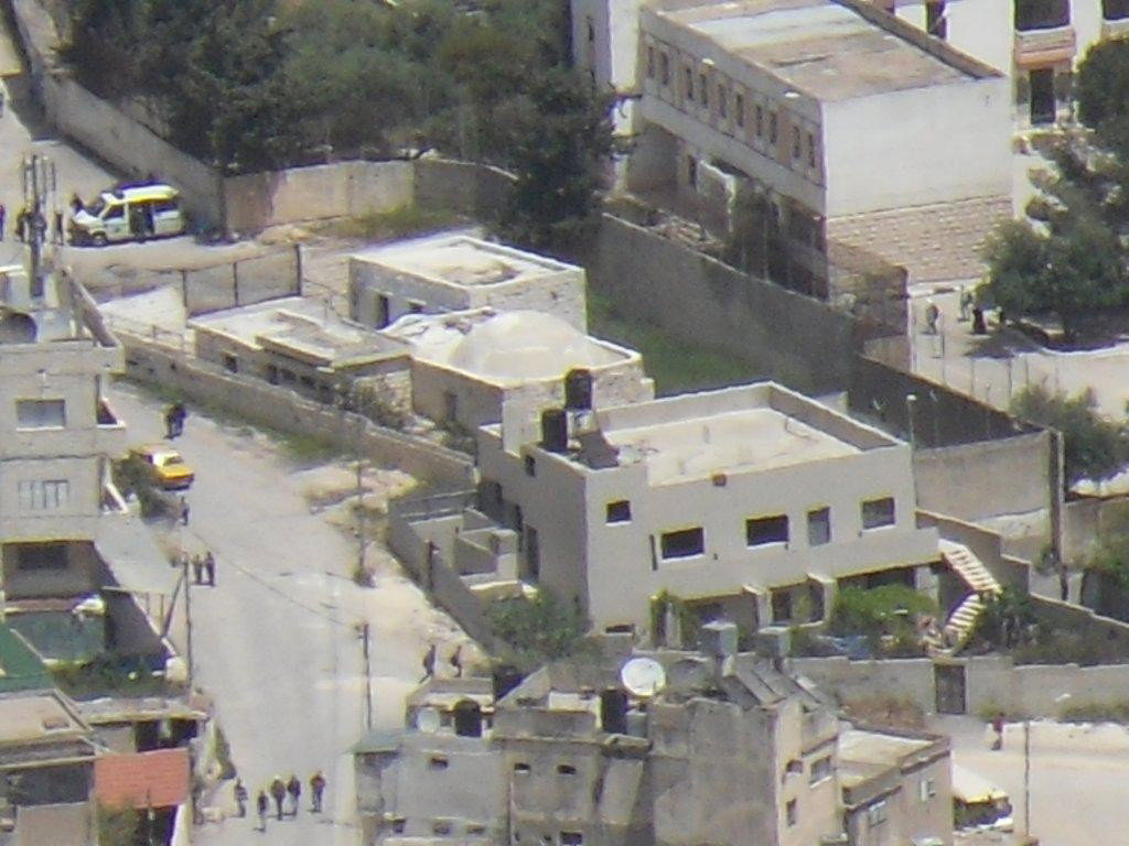 תמונות: ניצולי הפיגוע בקבר יוסף משחזרים עם נחום ברנע