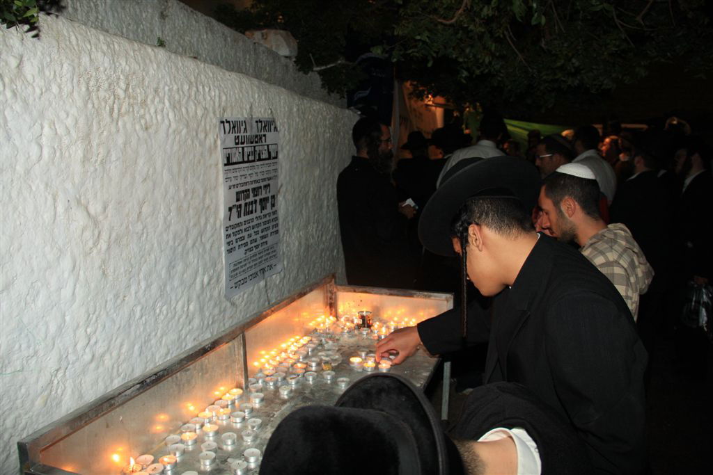 בלב "כיף אל חארס": תפילת רבים על קברו של יהושע בן-נון