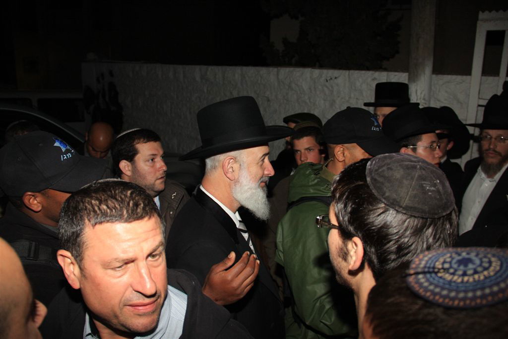 בלב "כיף אל חארס": תפילת רבים על קברו של יהושע בן-נון