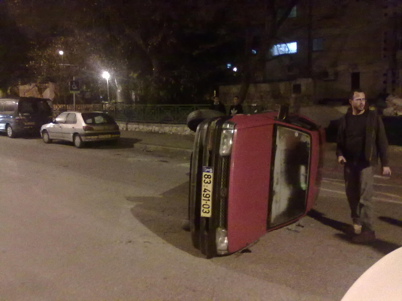 זה לא משחק: נערים הפכו רכב בירושלים