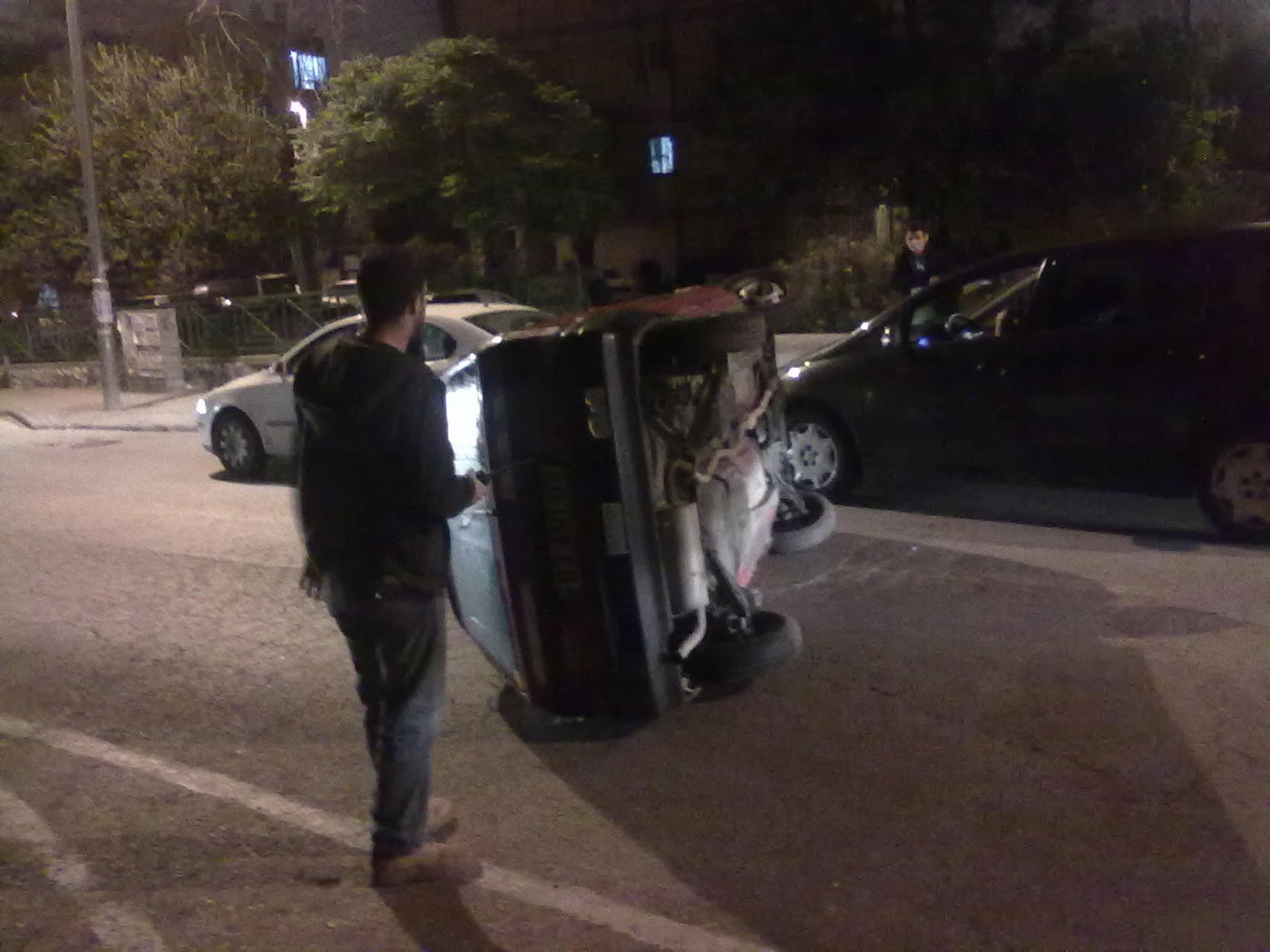 זה לא משחק: נערים הפכו רכב בירושלים