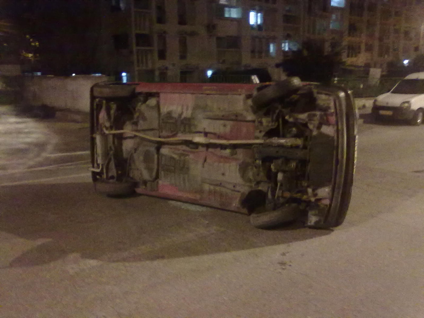 זה לא משחק: נערים הפכו רכב בירושלים