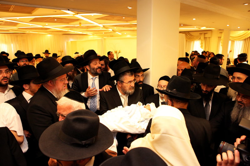 גלריה: ´האיש של דרעי´ חגג, הגר"ח היה סנדק