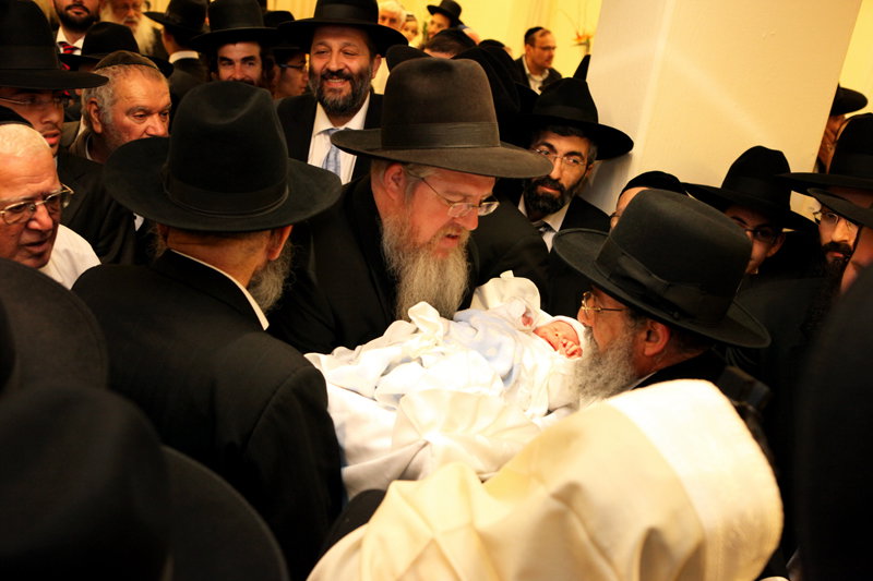 גלריה: ´האיש של דרעי´ חגג, הגר"ח היה סנדק