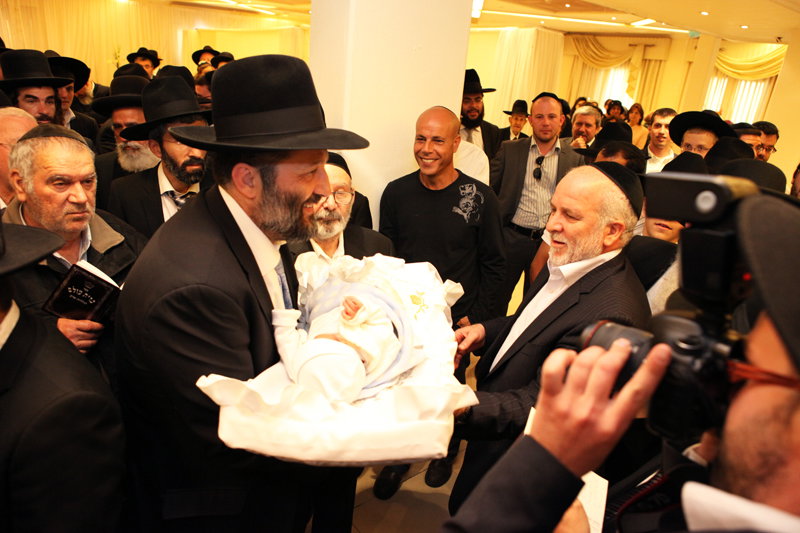 גלריה: ´האיש של דרעי´ חגג, הגר"ח היה סנדק
