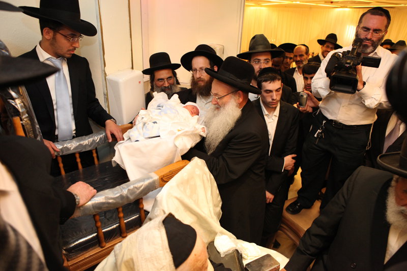 גלריה: ´האיש של דרעי´ חגג, הגר"ח היה סנדק