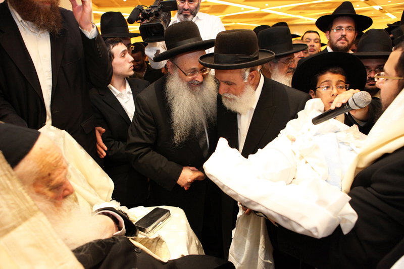 גלריה: ´האיש של דרעי´ חגג, הגר"ח היה סנדק