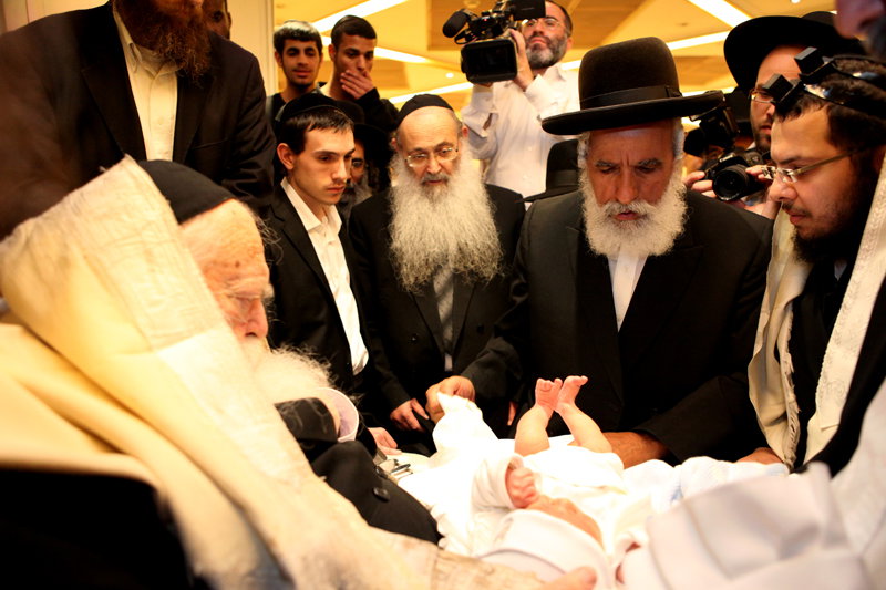 גלריה: ´האיש של דרעי´ חגג, הגר"ח היה סנדק