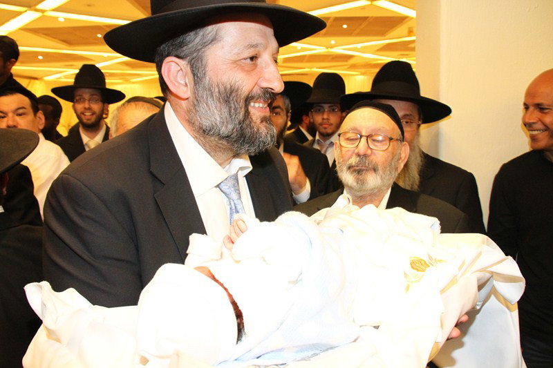 גלריה: ´האיש של דרעי´ חגג, הגר"ח היה סנדק