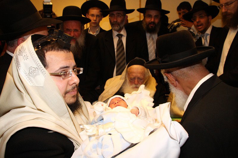 גלריה: ´האיש של דרעי´ חגג, הגר"ח היה סנדק