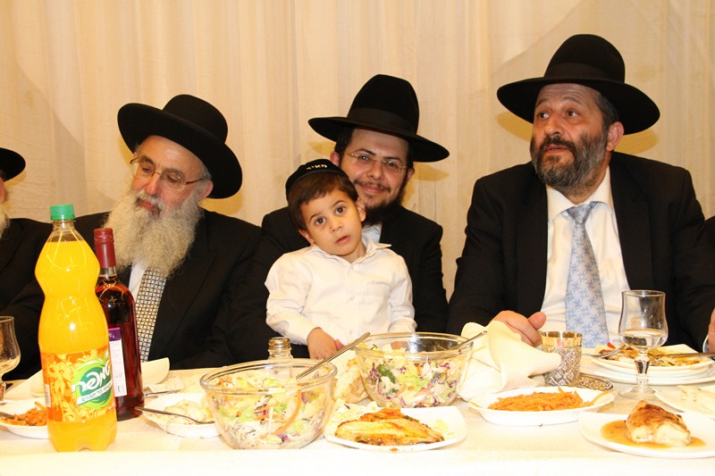 גלריה: ´האיש של דרעי´ חגג, הגר"ח היה סנדק