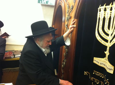 ראש-חודש אייר: תפילת המונים במירון