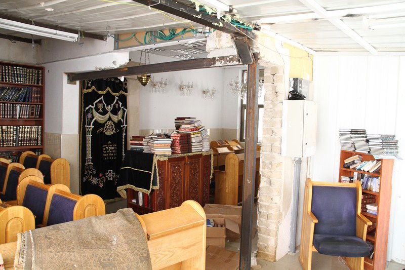 אחרי מאבק: ישיבת "חוג חתם סופר" פירקה בית-כנסת ספרדי