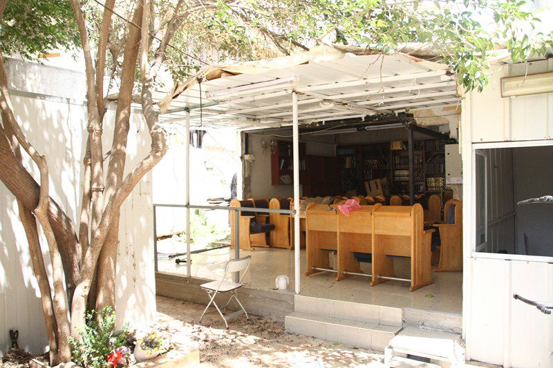 אחרי מאבק: ישיבת "חוג חתם סופר" פירקה בית-כנסת ספרדי