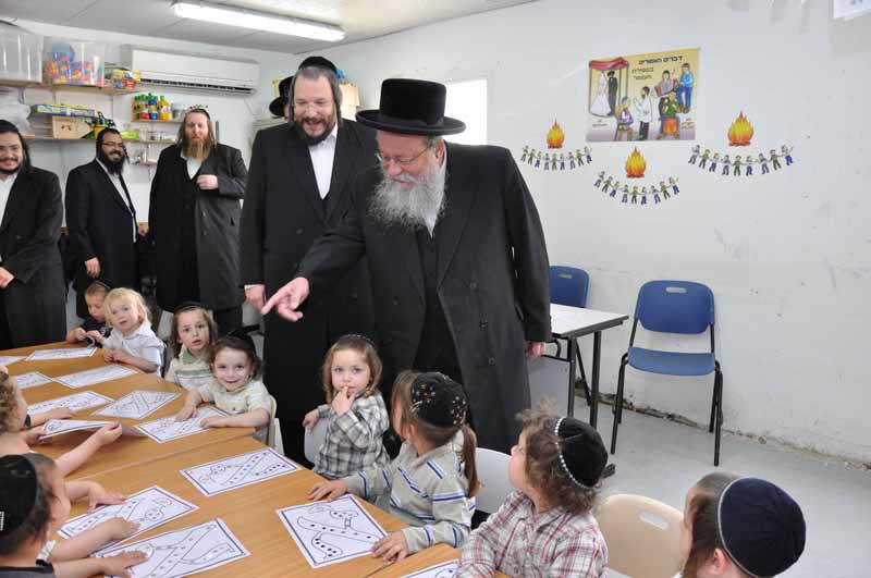 סגן שר החינוך בביתר-עילית: "אתם דוגמא להתנהלות מערכת חינוכית"