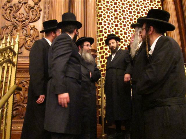 תיעוד: האדמו"ר מספינקא עם האדמו"ר מבעלזא