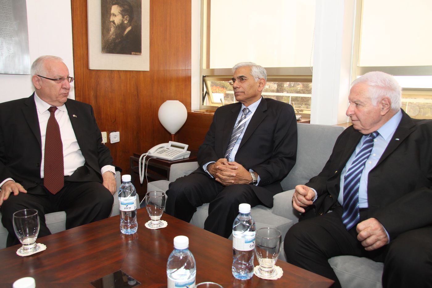 דעה: ומי ידאג לבת של השכן?