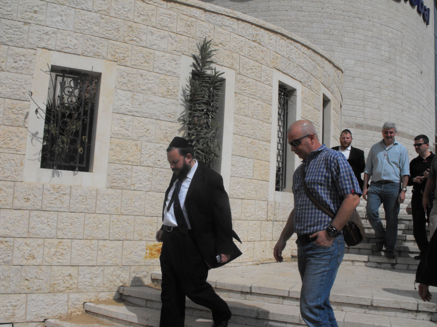 דעה: ומי ידאג לבת של השכן?