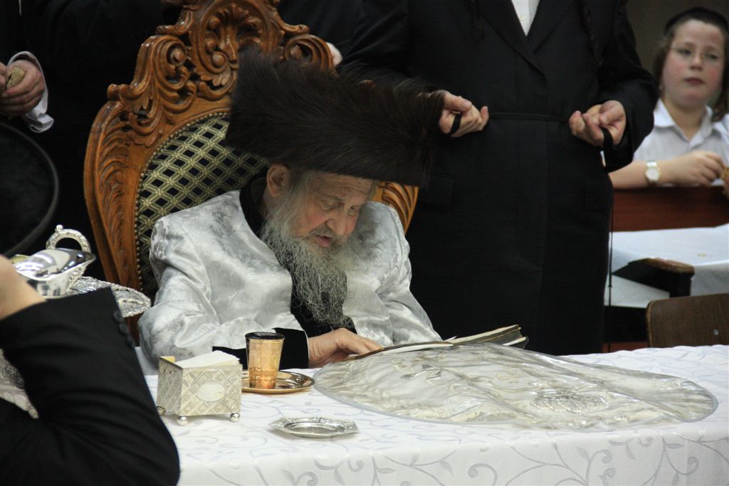 גלריה: 'טיש' פסח שני בנדבורנה