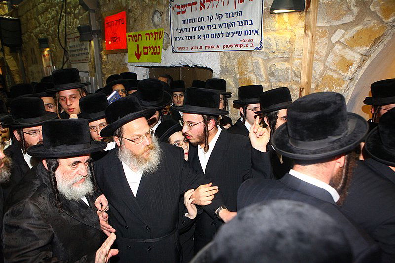 בגלל בעיות צניעות: בויז'ניץ הקדימו למירון