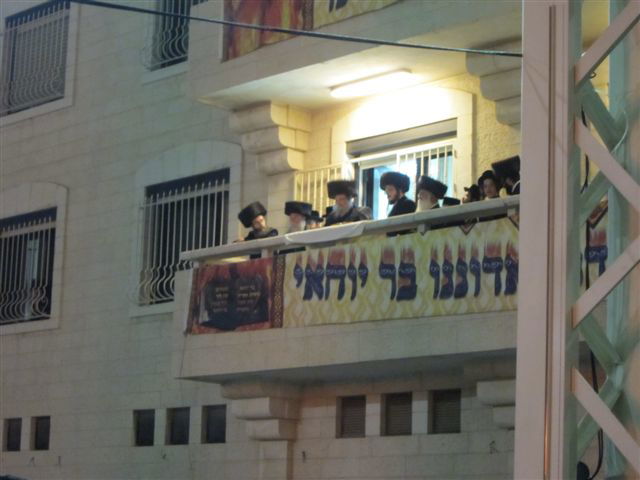 אש קודש: ההדלקה בחסידות בעלזא