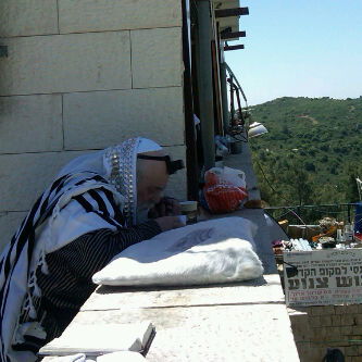 תיעוד: האדמו"ר מתולדות אהרן במירון