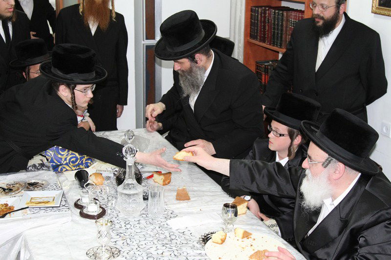 תיעוד: בן האדמו"ר הפתיע את הנגיד