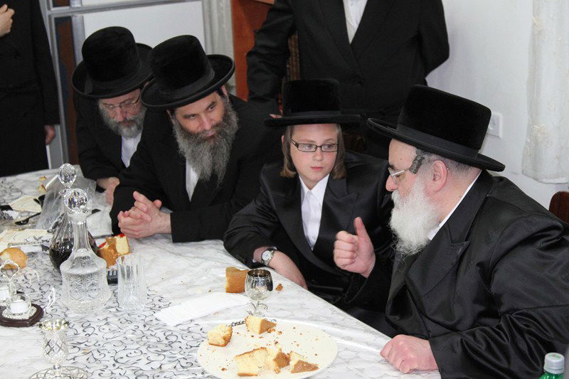 תיעוד: בן האדמו"ר הפתיע את הנגיד