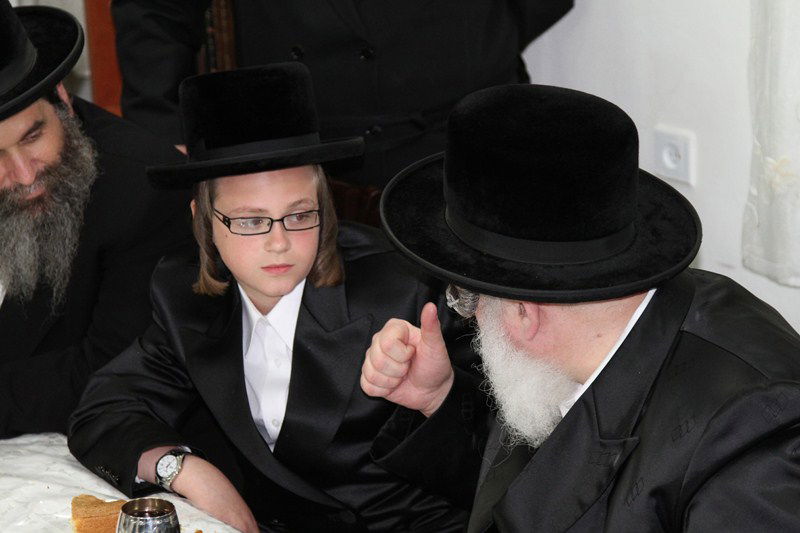 תיעוד: בן האדמו"ר הפתיע את הנגיד