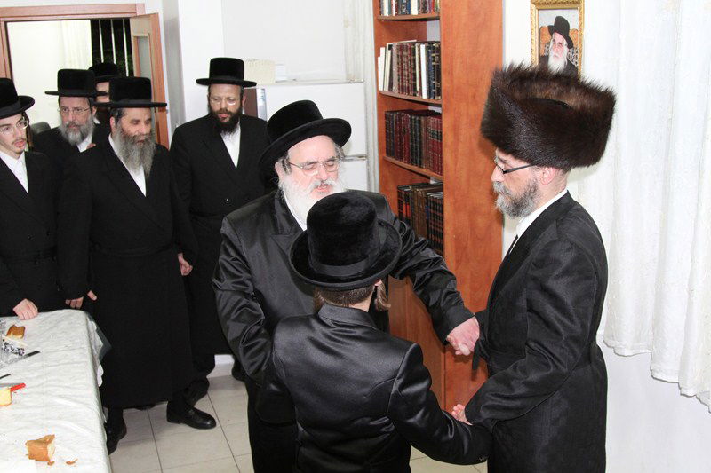 תיעוד: בן האדמו"ר הפתיע את הנגיד