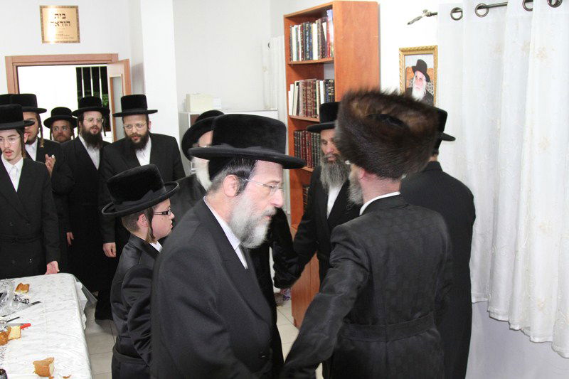 תיעוד: בן האדמו"ר הפתיע את הנגיד