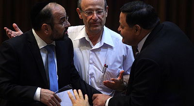 מימין: אפללו בדיון סוער עם השר מרגי (צ': פלאש 90