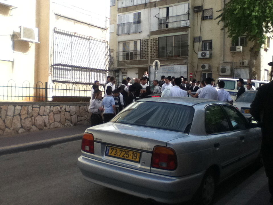 בכניסה למקווה: עימות אלים בין מאבטחים לבחורי ישיבה