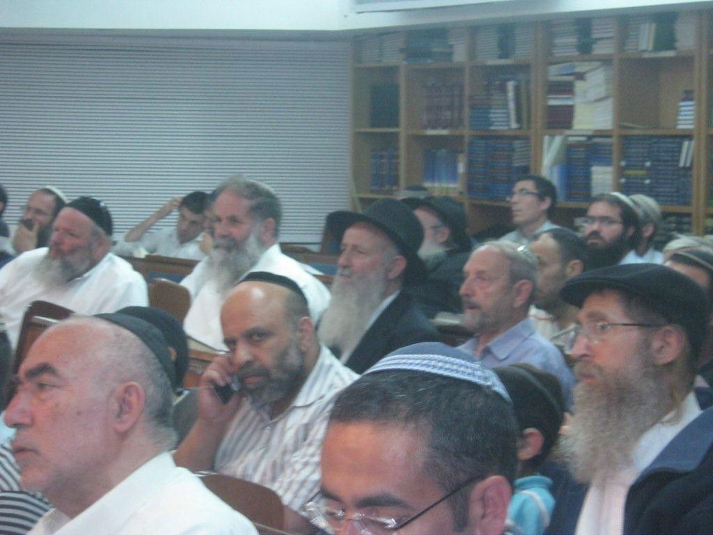 י"ב חודש לפטירתו: מתגעגעים לרב אליהו