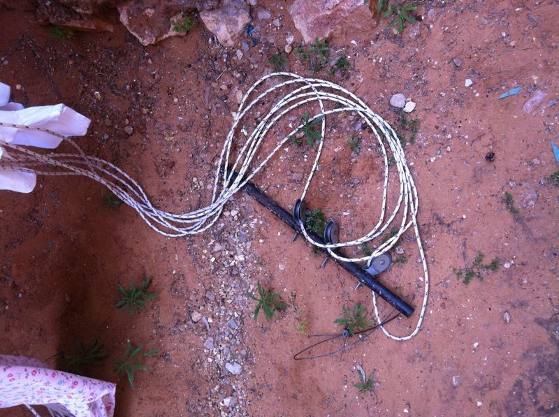 נפל מקומה שלישית ונבלם בחבלי כביסה