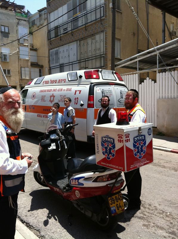 נפל מקומה שלישית ונבלם בחבלי כביסה