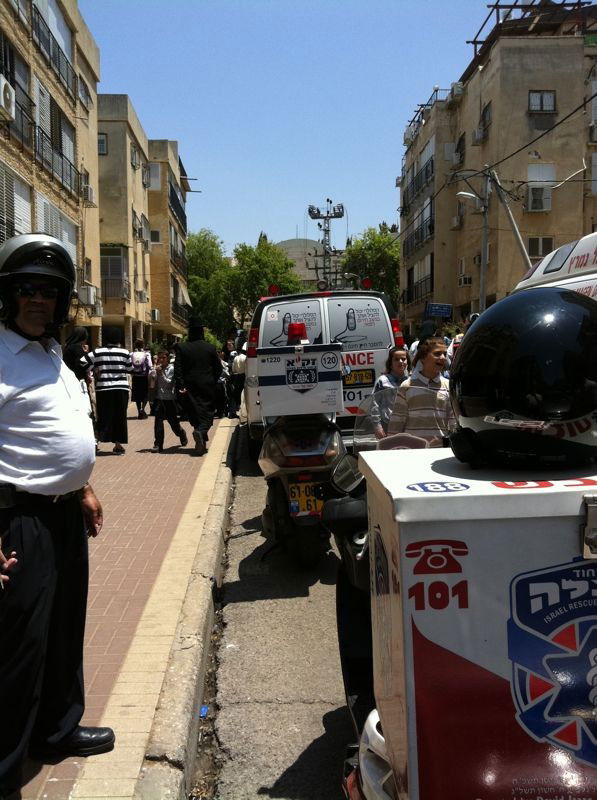 נפל מקומה שלישית ונבלם בחבלי כביסה