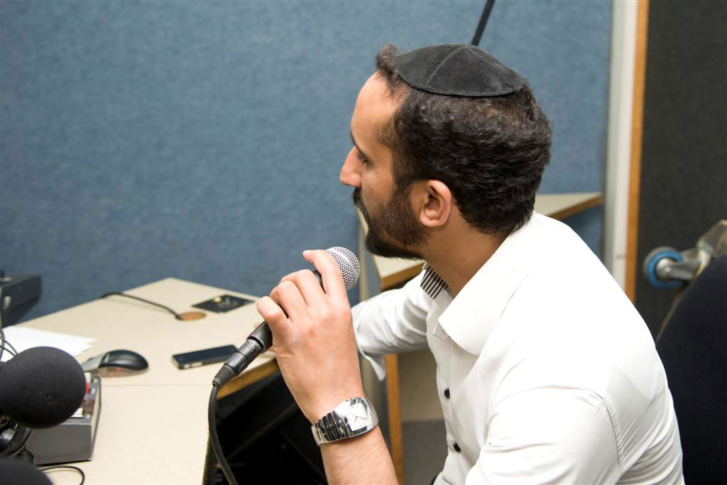 האחים אשואל הרימו את האולפן