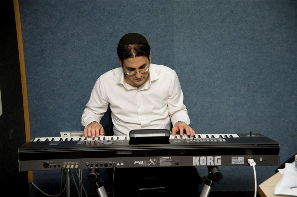 האחים אשואל הרימו את האולפן