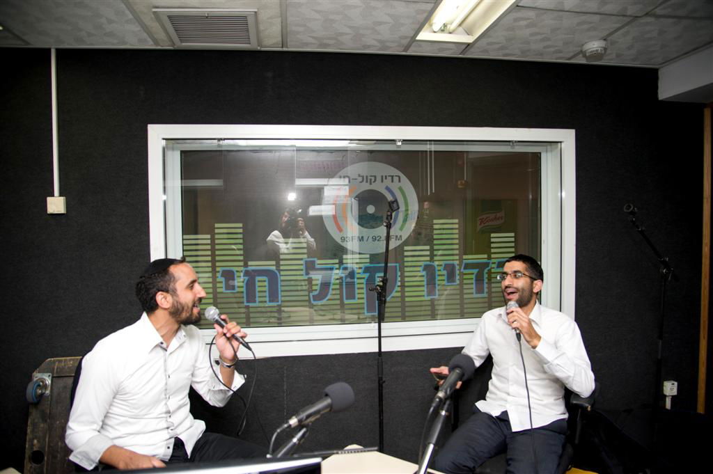 האחים אשואל הרימו את האולפן