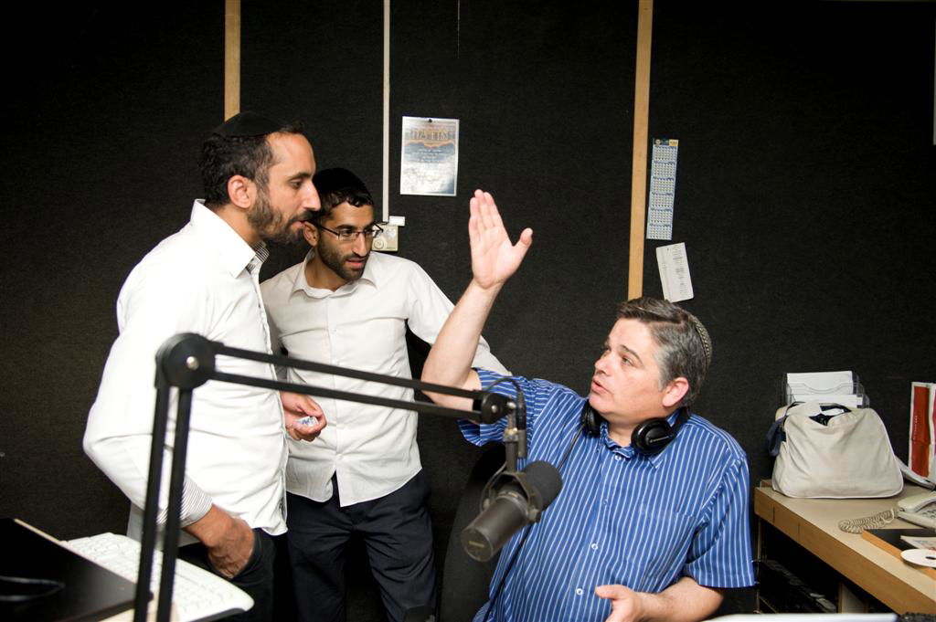 האחים אשואל הרימו את האולפן