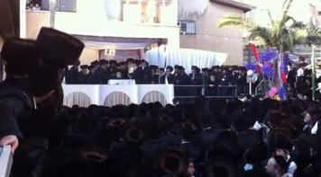 צפו בוידאו: קבלת התורה בויז'ניץ