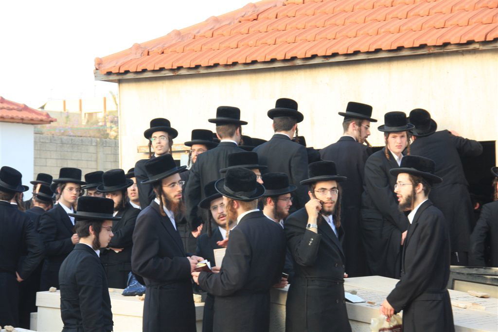 תיעוד: האדמו"ר מסערט ויז'ניץ בציון זקנו