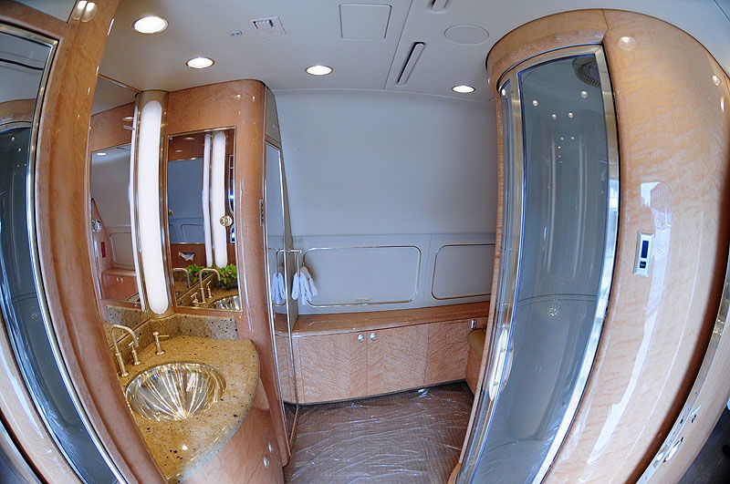 גלריית ענק: הצצה לתערוכת המטוסים הבינלאומית