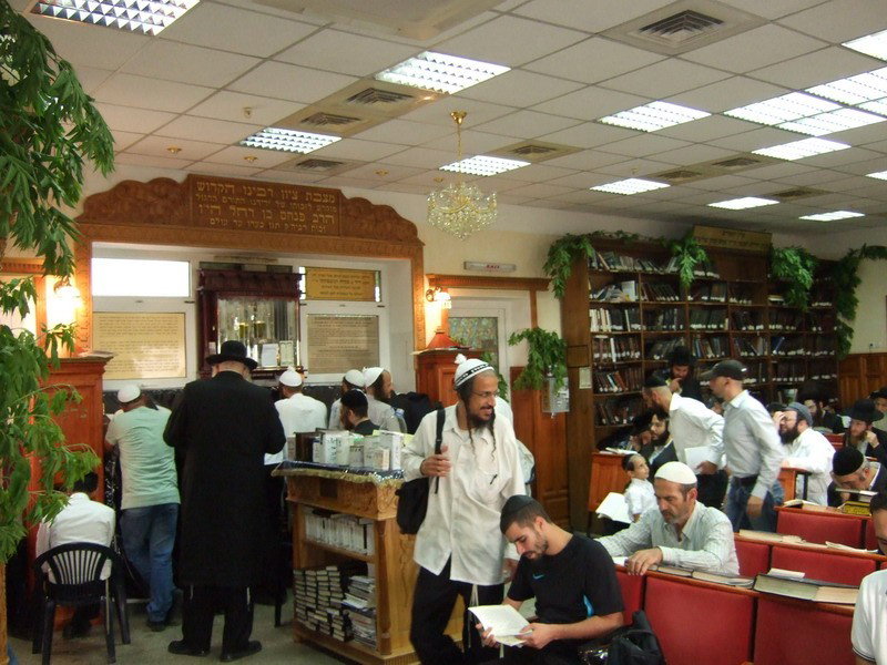 אלפים באומן: גלריה מערב חג-השבועות